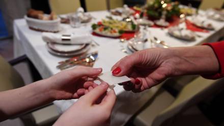 Obchodom Wigilii towarzyszy wiele zwyczajów i symboli. Fot. PAP/	Bartłomiej Zborowski