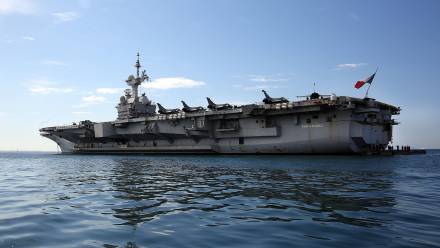 Francuski lotniskowiec Charles de Gaulle Fot. PAP/EPA/ORESTIS PANAGIOTOU