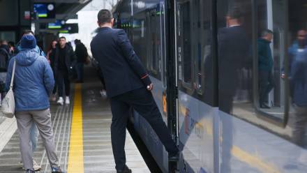 Pociąg PKP Intercity. Fot. PAP/Leszek Szymański