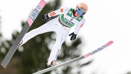 Dawid Kubacki. Fot. EPA/PHILIPP SCHMIDLI 