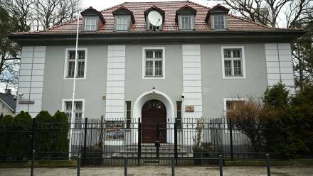 Budynek przy ul. Batorego w Gdańsku, w którym mieścił się konsulat Federacji Rosyjskiej. Fot. PAP/Adam Warżawa