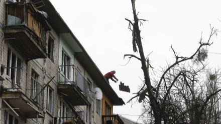Zniszczenie po ataku w Kijowie z 23 grudnia Fot. PAP/EPA/SERGEY DOLZHENKO