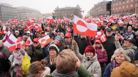 Ludzie podczas protestu w Kopenhadze. Fot. EPA/Emil Helms