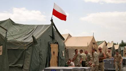 Baza Warrior położona na terenie dawnego fortu brytyjskiego z XIX wieku to baza, w której obok żołnierzy amerykańskich służbę pełni także kilkudziesięciu żołnierzy z 17 Wielkopolskiej Brygady Zmotoryzowanej z Międzyrzecza. Fot. PAP/Jerzy Undro