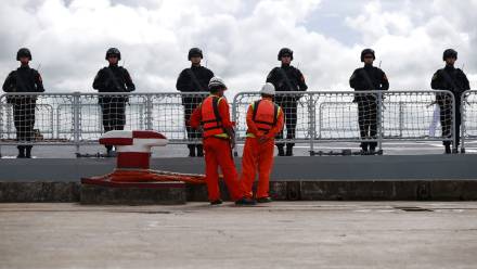 Przedstawiciel japońskiego rządu: Chiny kładą nacisk na wzmocnienie zdolności przerzutu sił z morza. Fot. PAP/EPA/	LYNN BO BO