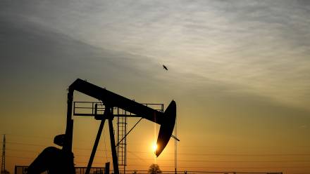 Wydobycie ropy. Fot. PAP/EPA/CHRISTIAN BRUNA