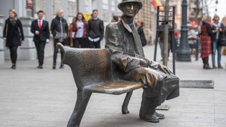 Ławeczka Tuwima w Łodzi. Fot. PAP/	Grzegorz Michałowski