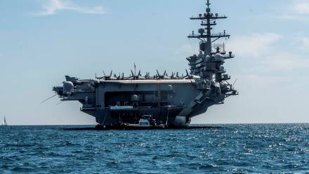 Lotniskowiec USS Abraham Lincoln. Fot. EPA/CATI CLADERA