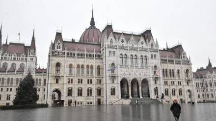 Budynek parlamentu w Budapeszcie Fot. PAP/Radek Pietruszka