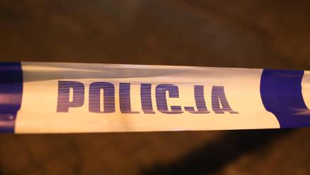 Taśma policyjna. Zdj. ilustracyjne. Fot. PAP/Albert Zawada