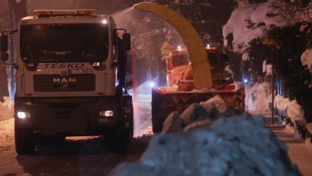 Wywóz śniegu. Fot. PAP/Grzegorz Momot