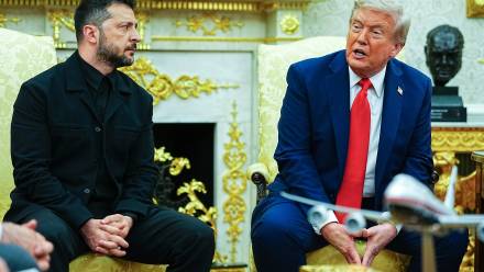 Prezydent Ukrainy Wołodymyr Zełenski i prezydent USA Donald Trump. Fot. PAP/EPA/AARON SCHWARTZ / POOL