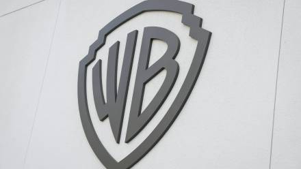 Warner Bros. logo. Fot. PAP/EPA/CAROLINE BREHMAN