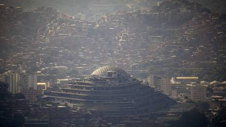 Więzienie El Helicoide. Fot. PAP/EPA/MIGUEL GUTIERREZ