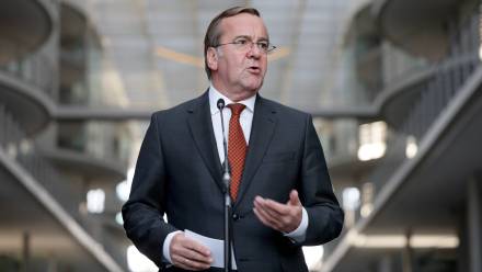 Minister obrony Niemiec Boris Pistorius. Fot. PAP/EPA/HANNIBAL HANSCHKE