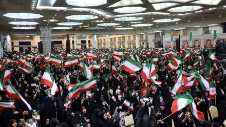 Flagi irańskie, zdjęcie ilustracyjne, fot. PAP/EPA/ABEDIN TAHERKENAREH