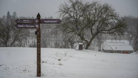 Śnieg w Muzeum Wsi Lubelskiej Fot. PAP/Wojtek Jargiło