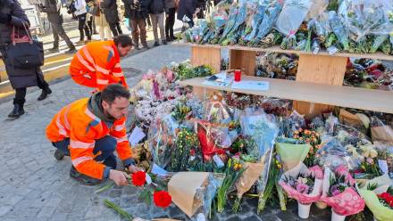 Setki osób oddają hołd ofiarom pożaru w Crans-Montanie. Fot. PAP/	Sylwia Wysocka
