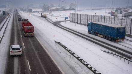 Ruch samochodowy na drodze ekspresowej S17 Lublin-Piaski Fot. PAP/Wojtek Jargiło