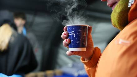 Od soboty znowu zostaną rozstawione ogrzewane namioty. Fot. PAP/	Leszek Szymański