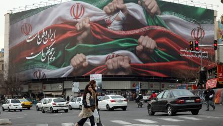 Bilboard w Teheranie, zdjęcie ilustracyjne, fot. PAP/EPA/ABEDIN TAHERKENAREH