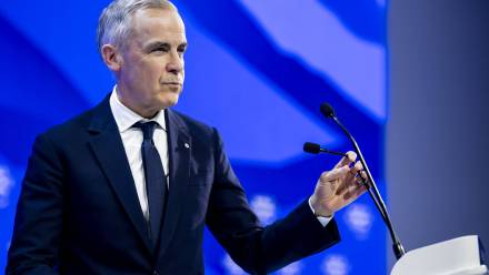 Mark Carney. Fot. PAP/EPA/GIAN EHRENZELLER 