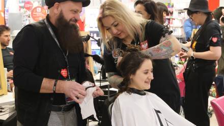 Akcja Fryzjerzy dla WOŚP Fot. PAP/Krzysztof Świderski