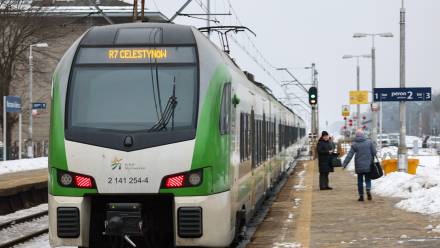 Stacja kolejowa Warszawa Falenica. Fot. PAP/Albert Zawada