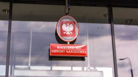 O zatrzymaniu swojego wieloletniego pracownika Ministerstwo Obrony Narodowej poinformowało we wtorek rano. Fot. adobe Stock/FOTOWAWA