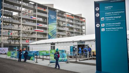 Wioska olimpijska w Mediolanie. Fot. EPA/MATTEO CORNER