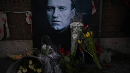 Upamiętnienie Aleksjeja Nawalnego. Fot. PAP/Abaca/Burak Akbulut / Anadolu