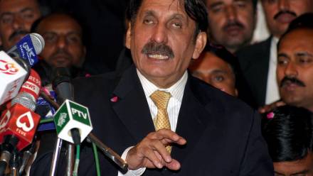 Rzecznik armii Pakistanu Ahmed Sharif Chaudhry. Fot. PAP/EPA/	F. AHMED