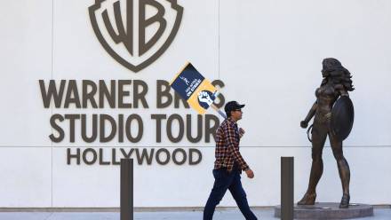 Protest pod Warner Bros. Fot. PAP/EPA/DAVID SWANSON