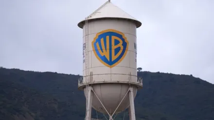 Logo Warner Bros. Discovery, fot. PAP/EPA/ALLISON DINNER