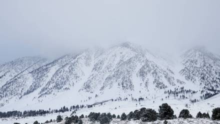 Pasmo górskie Sierra Nevada w Kalifornii. Zdj. Ilustracyjne. Fot. PAP/EPA/CAROLINE BREHMAN 