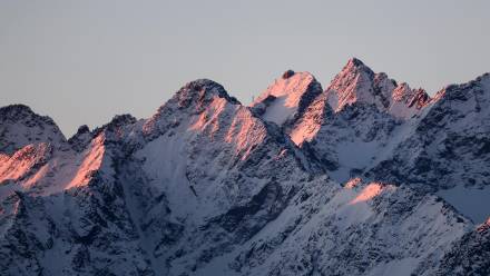Widok na Tatry Wysokie, zdjęcie ilustracyjne, fot. PAP/Grzegorz Momot