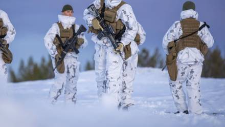 Ćwiczenia żołnierzy na śniegu Fot. PAP/EPA/HEIKO JUNGE