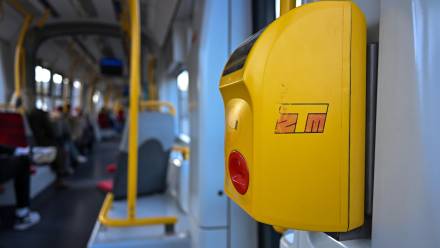 Kasownik w tramwaju, zdjęcie ilustracyjne, fot. PAP/Darek Delmanowicz