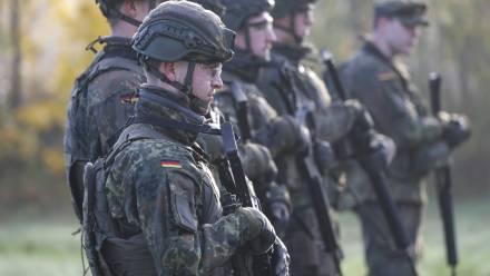 Niemieccy żołnierze. Fot. PAP/EPA/CHRISTOPHER NEUNDORF