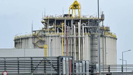 Terminal LNG w Świnoujściu. Fot. PAP/Marcin Bielecki