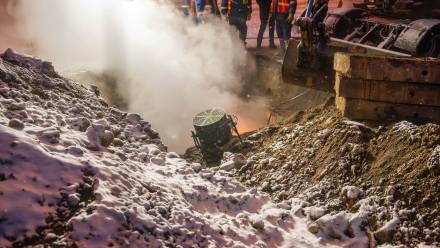 Awaria sieci ciepłowniczej, fot. PAP/Wojciech Szubartowski