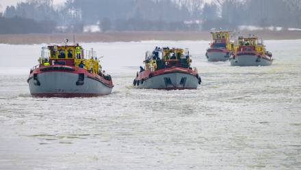 Lodołamacze na Wiśle. Fot. PAP/Marcin Gadomski