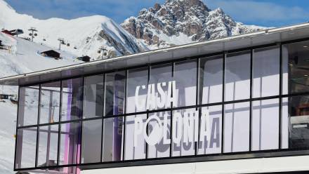 Casa Polonia, czyli Mobilny Dom Polski funkcjonujący podczas XXV Zimowych Igrzysk Olimpijskich Mediolan–Cortina 2026 w Livigno. Fot. PAP/Grzegorz Momot