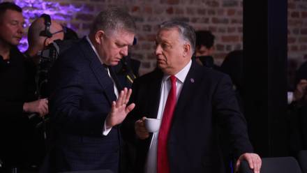Premier Słowacji Robert Fico i premier Węgier Viktor Orban. Fot. PAP/EPA/OLIVIER HOSLET