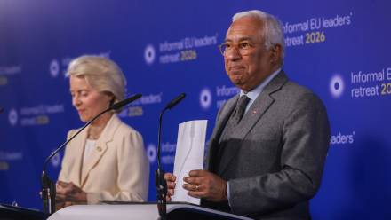 Ursula von der Leyen, Antonio Costa. Fot. PAP/ EPA/OLIVIER HOSLET
