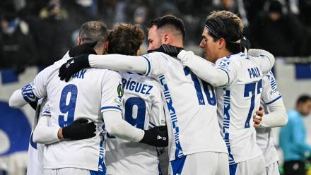 Piłkarze Lecha Poznań celebrujący zdobycie bramki, fot. PAP/EPA/KIMMO BRANDT