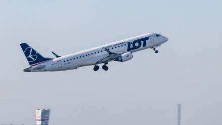 Linie LOT (zdjęcie ilustracyjne). Fot. PAP/Albert Zawada