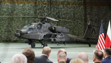 Śmigłowiec Apache prezentowany na uroczystości zawarcia umów offsetowych między Wojskowymi Zakładami Lotniczymi nr 1 S.A. a Lockheed Martin Fot. PAP/Marian Zubrzycki