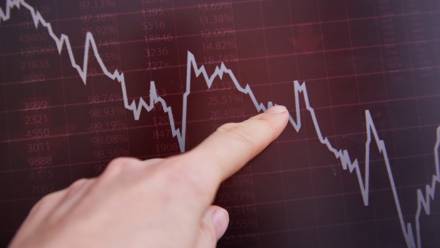 Ekonomista: skala szoku jest dotychczas wyraźnie mniejsza niż w 2022 roku. Fot. Adobe Stock/ anix