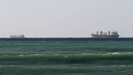 Tankowce w cieśninie Ormuz, fot. PAP/EPA/ALI HAIDER